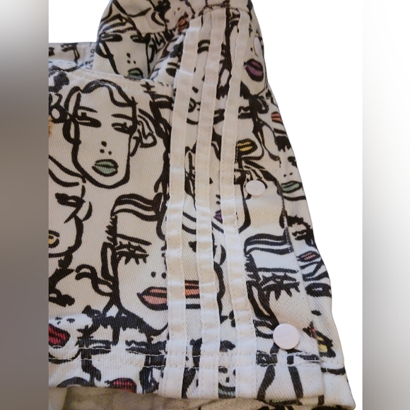 ADIDAS ORIGINAL FIORUCCI Shorts.  Womens.  Size Medium. - Picture 4 of 14